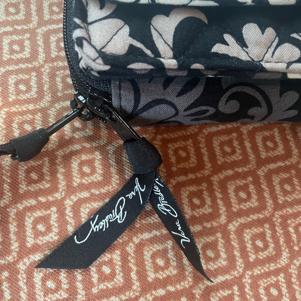 Vera Bradley Black and White Floral crossbody - Picture 2 of 6